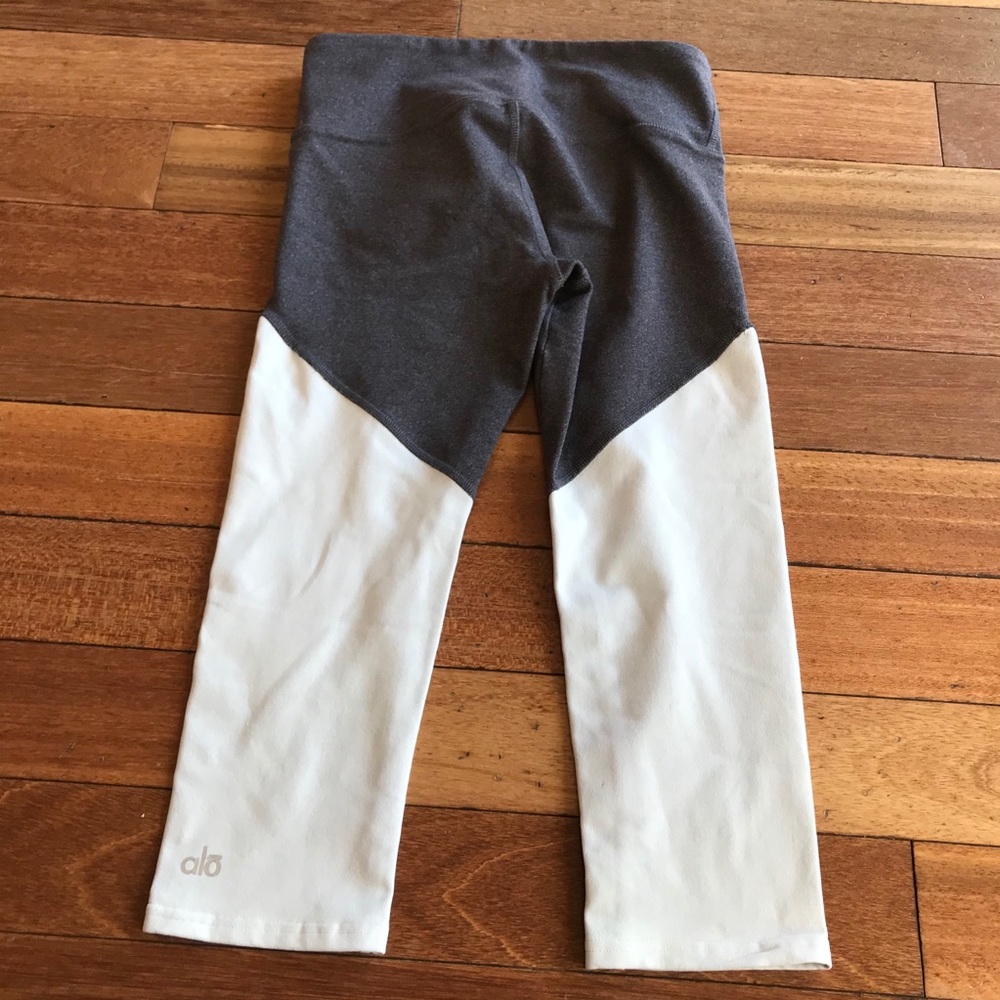 ALO Yoga Two-Tone Gray and White Cropped Leggings